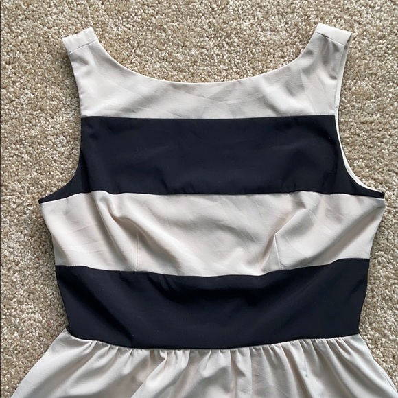 BLACK AND WHITE DRESS - Picture 2 of 7